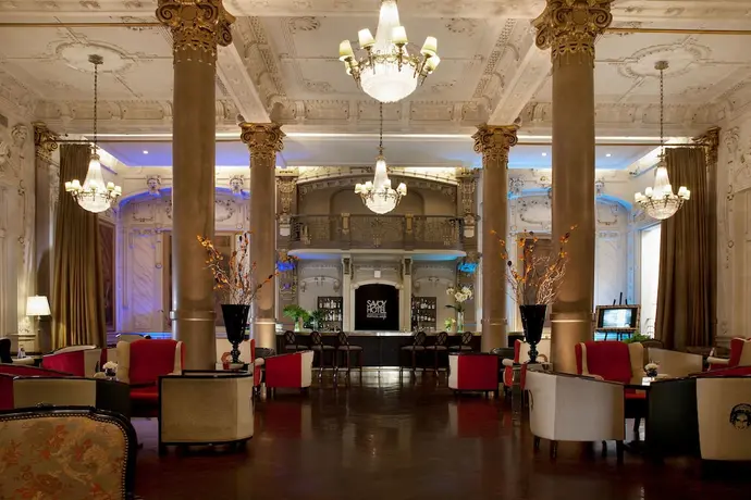 Savoy Hotel, Primary image