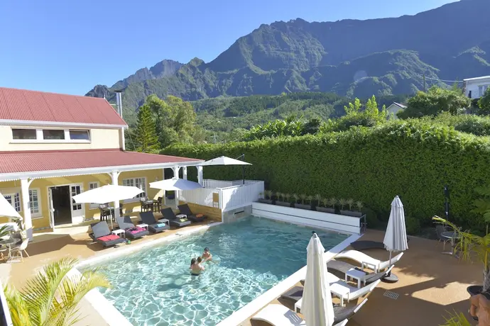 Le Cilaos, Primary image