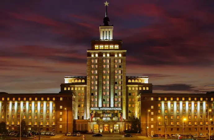 Grand Hotel International, Primary image