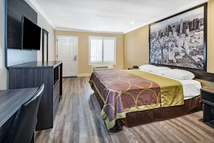 Super 8 by Wyndham North Hollywood, Primary image