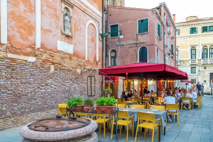 Hotel Tintoretto, Primary image
