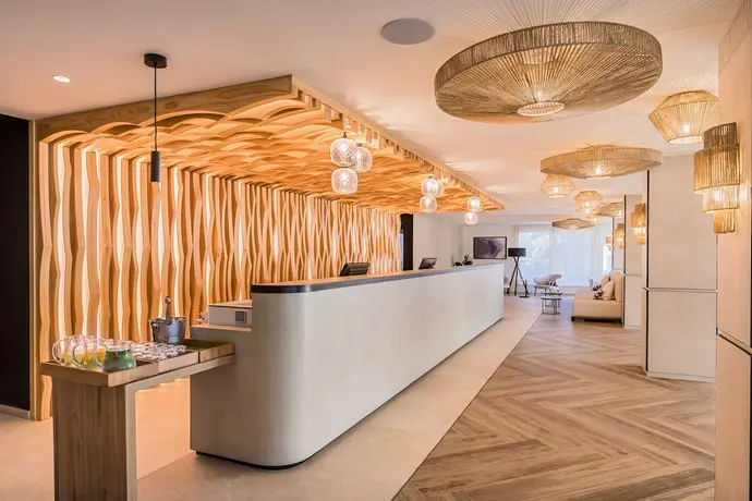Barceló Ponent Beach, Reception