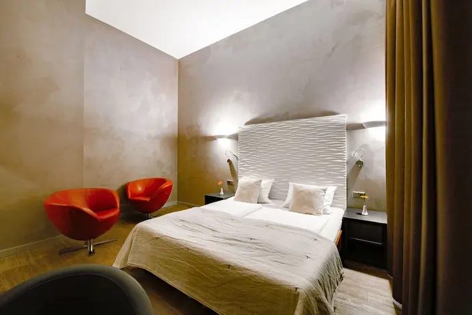Artim Hotel, Primary image