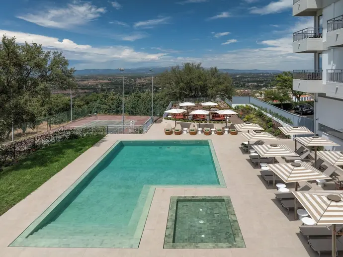 Melia Castelo Branco, Primary image