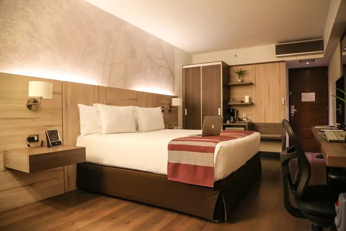 Aku Hotels, Primary image
