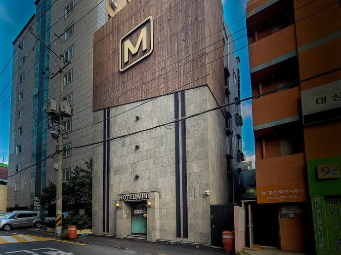 Hotel Mini, Primary image
