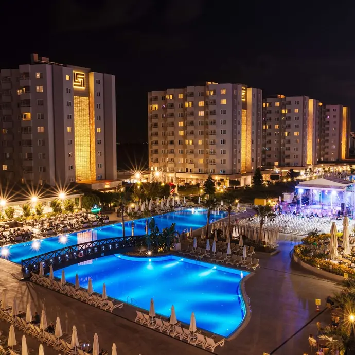 Grand Park Lara, Primary image