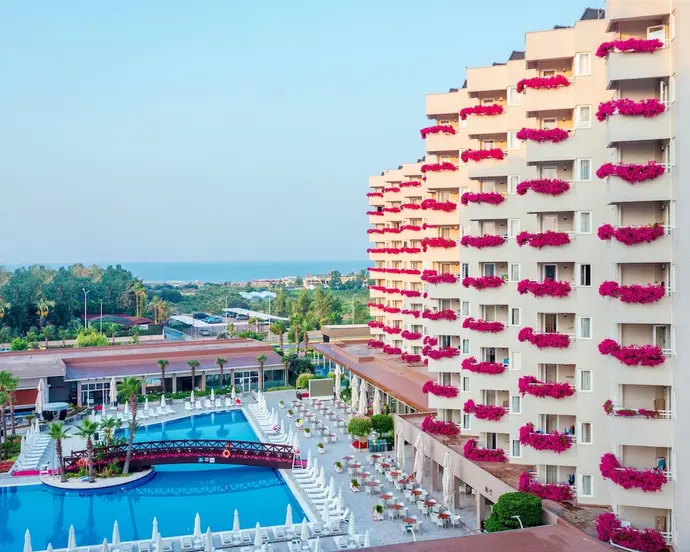 Grand Park Lara, Primary image