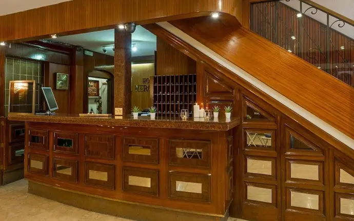 Vintage Hotel Mercedes, Reception