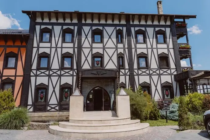 Podu' Cu Lanturi, Primary image