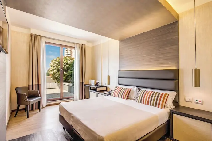 Warmthotel, Primary image