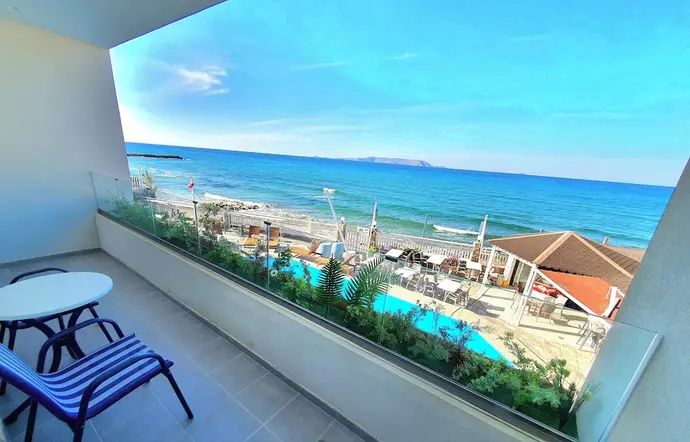 Sunset Beach Hotel, Primary image