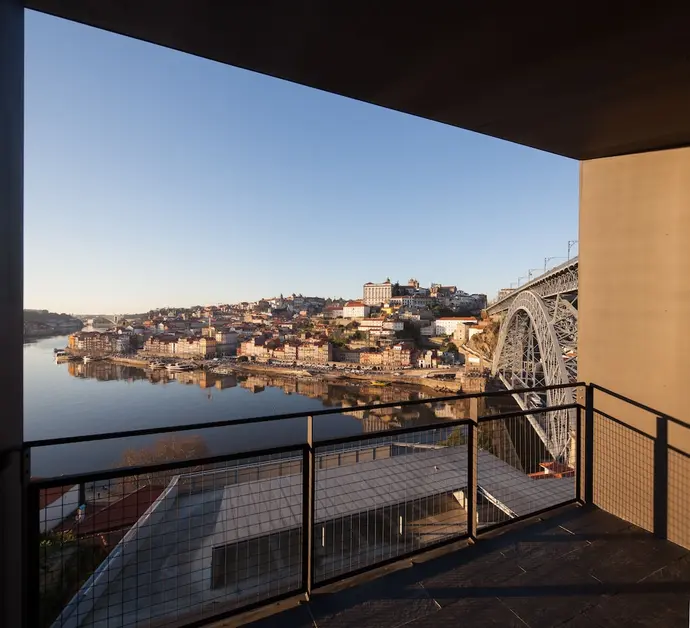 Oh Porto, Primary image