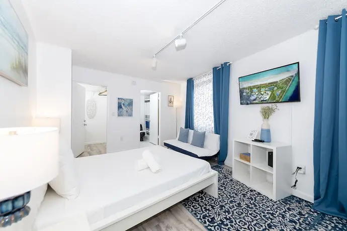 Art Deco Ocean Walk Apartments, Primary image