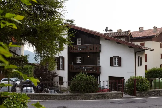 Lo Chalet, Primary image