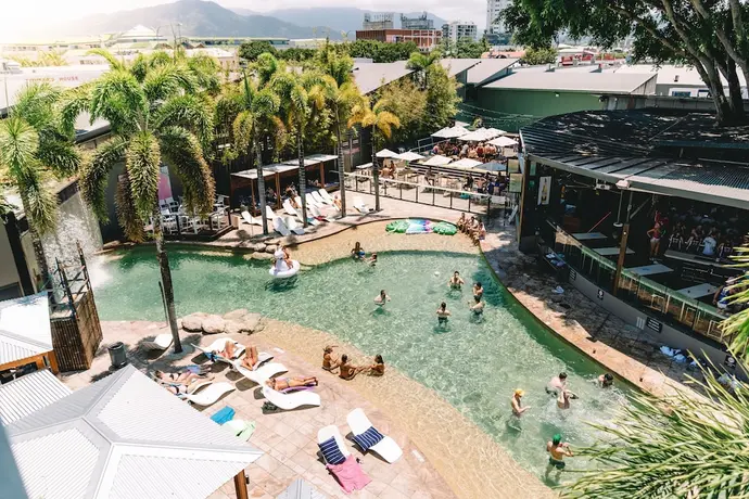 Gilligan's Backpackers Hotel & Resort, Primary image