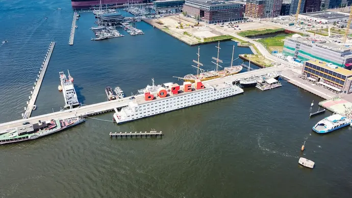 Botel, Primary image