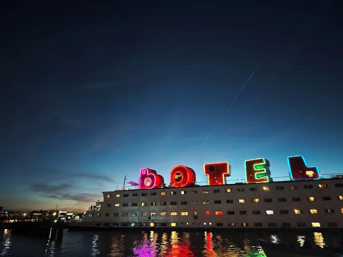 Botel, Primary image