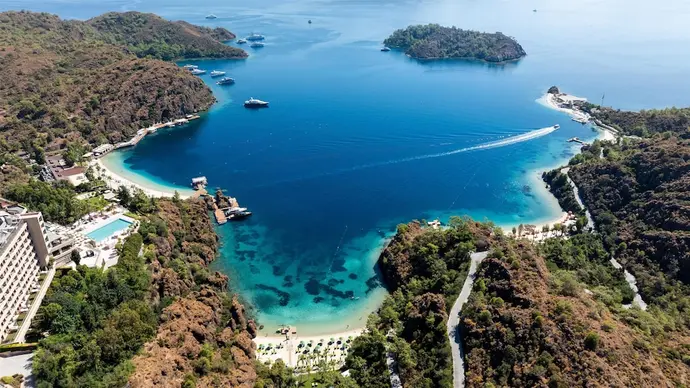 D Maris Bay, Primary image