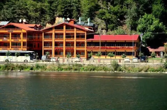 Doğa Motel, Primary image
