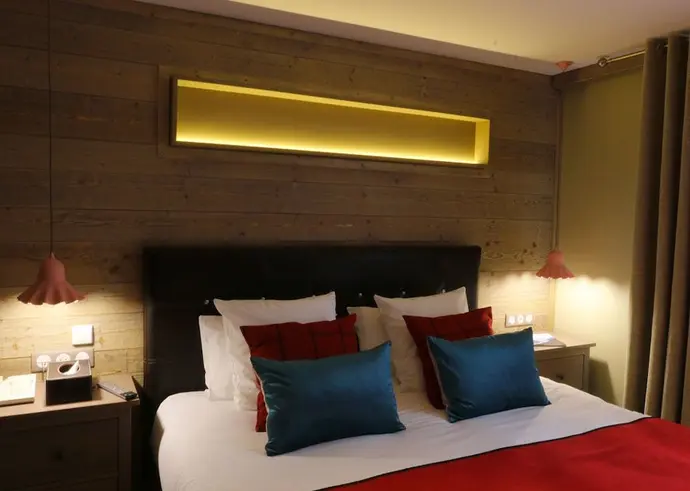 "Hotel Edelweiss", 