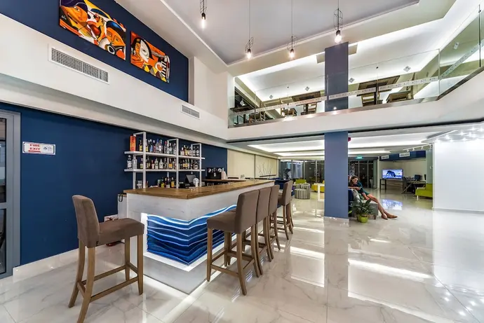 Pollis Hotel, Lobby