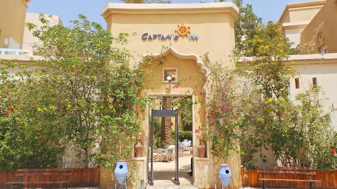Captain's Inn, Primary image