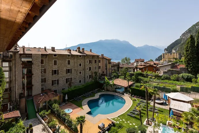 Hotel Canarino, Primary image