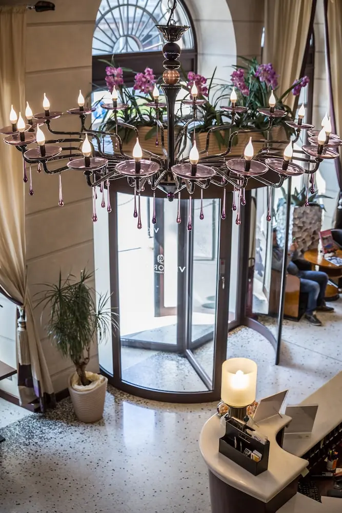 Victoria Hotel Letterario, Interior entrance