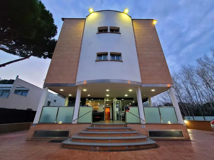 Hotel 170, Primary image