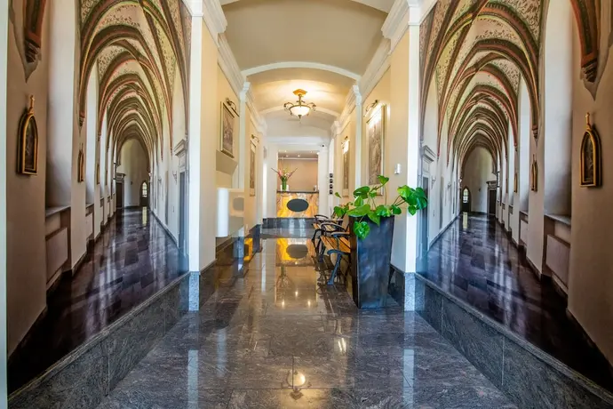 Aparthotel Globus, Reception