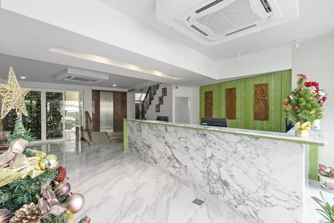 Royale 8 Ville, Primary image