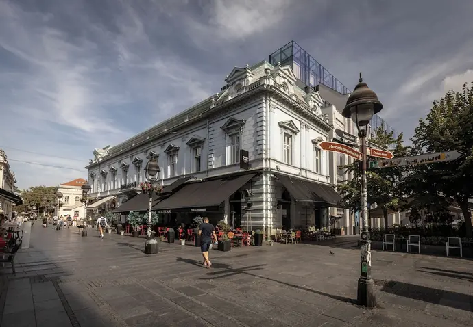 Maison Royale, Primary image
