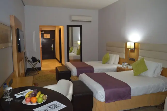 Golden Tulip Hail, Primary image