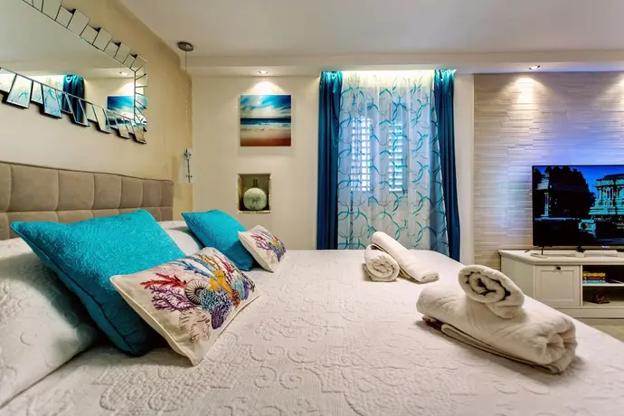 House Sandra, Primary image