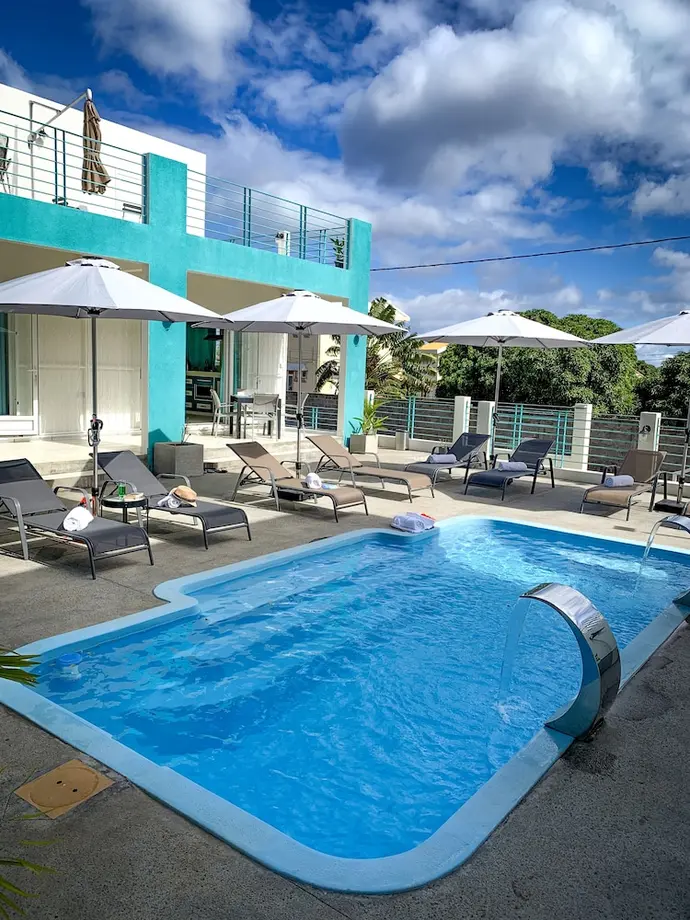 Abiki Mauritius, Primary image