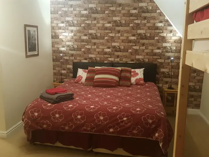 Angel Guest House, Primary image