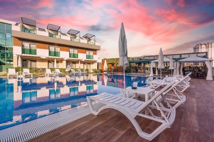 Veranda Suites, Primary image