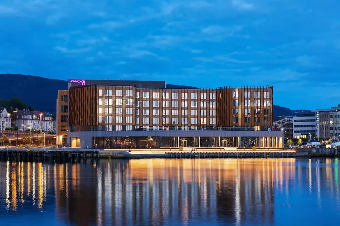 Moxy Bergen, Primary image
