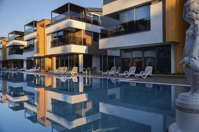 Elysium Green Suites, Primary image