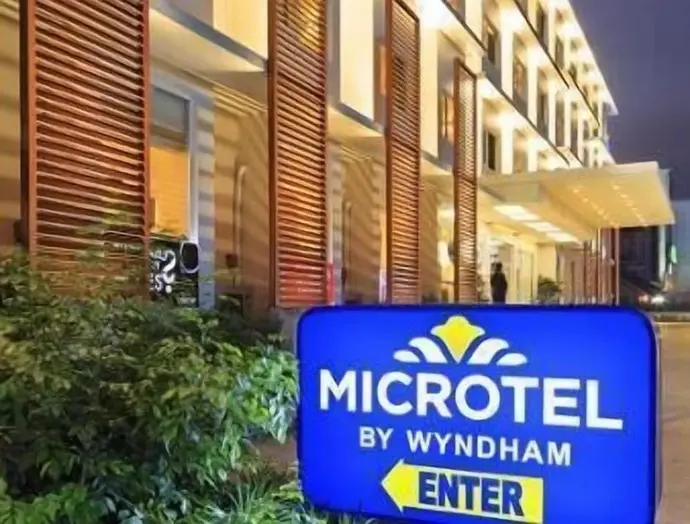 Microtel by Wyndham Acropolis, Primary image