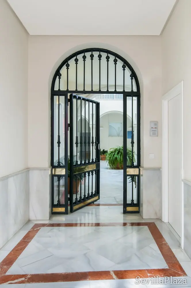 Suites Sevilla Plaza Apartamentos, Lobby