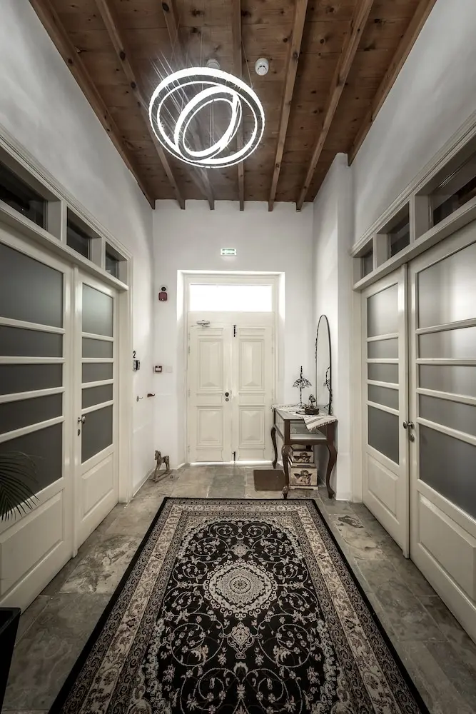 Edem Traditional House, Interior entrance