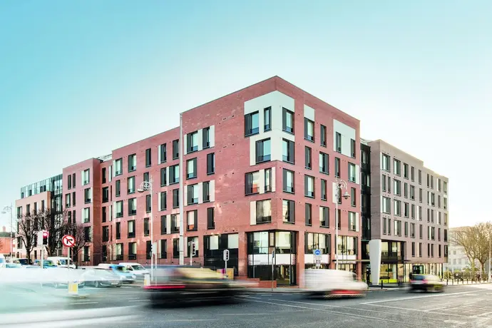 Yugo Kavanagh Court, Primary image