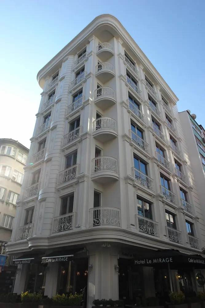 Hotel Le Mirage, Primary image