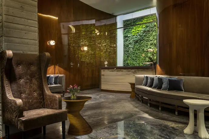 Hotel Hugo, Primary image
