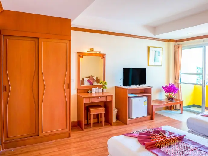 Chomsin Hua Hin, Primary image