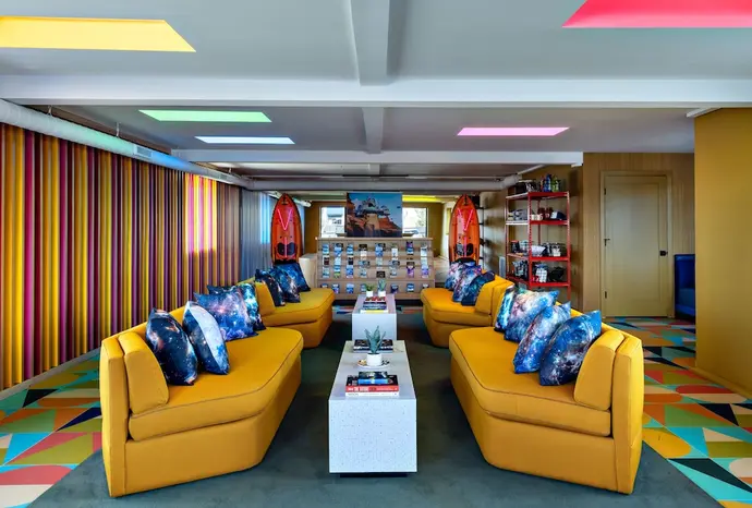 Americana Motor Hotel, Primary image