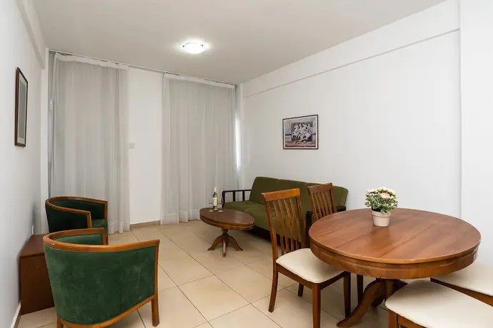 Flora Hotel Apartments, Primary image