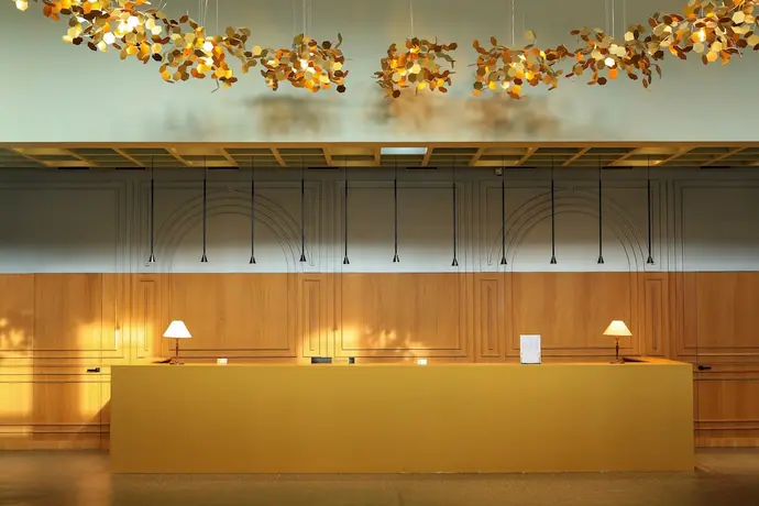 Pine Astoria Hotel, Reception